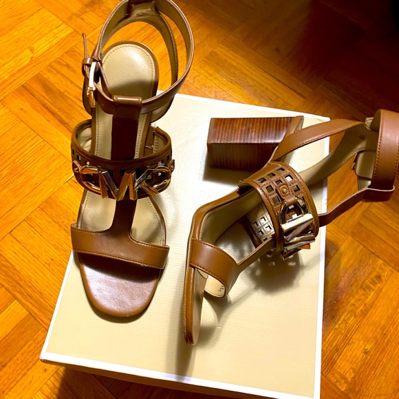 Michael Kors sandals 3 inch heels worn twice size 8.5 caramel color - Picture 2 of 6
